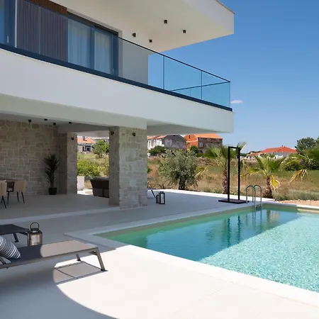 Luka Villa