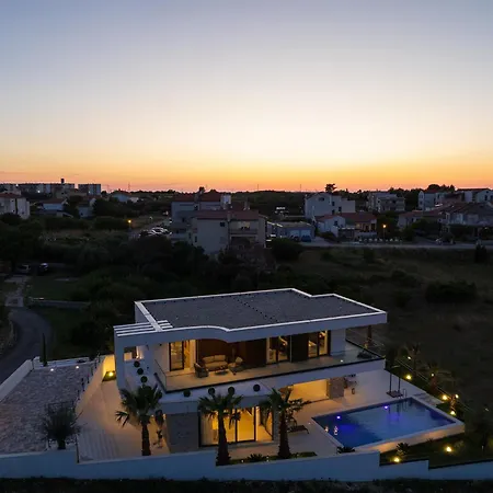 Luka Villa *