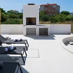 Luka Villa *