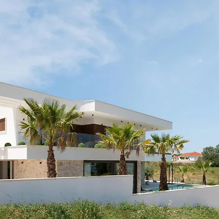 Luka Villa *