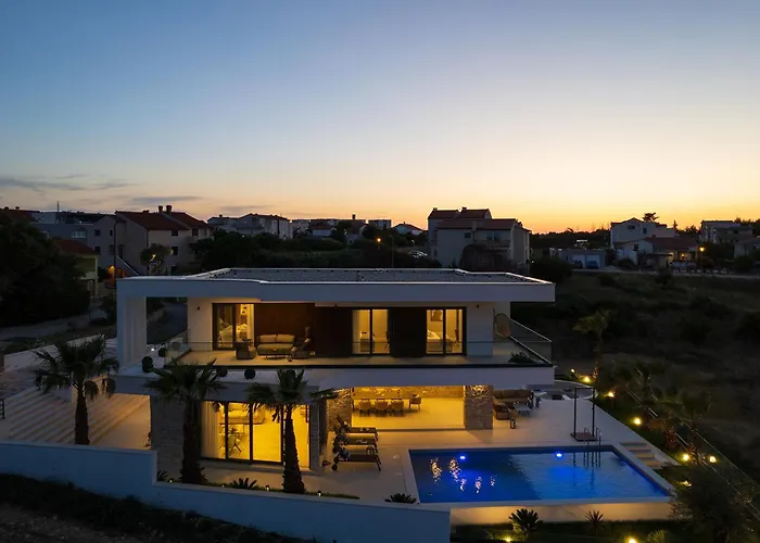 فيلة Luka نين